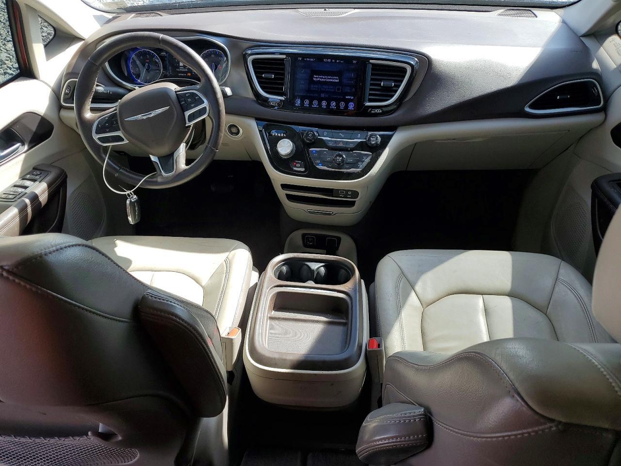 2017 Chrysler Pacifica Touring l