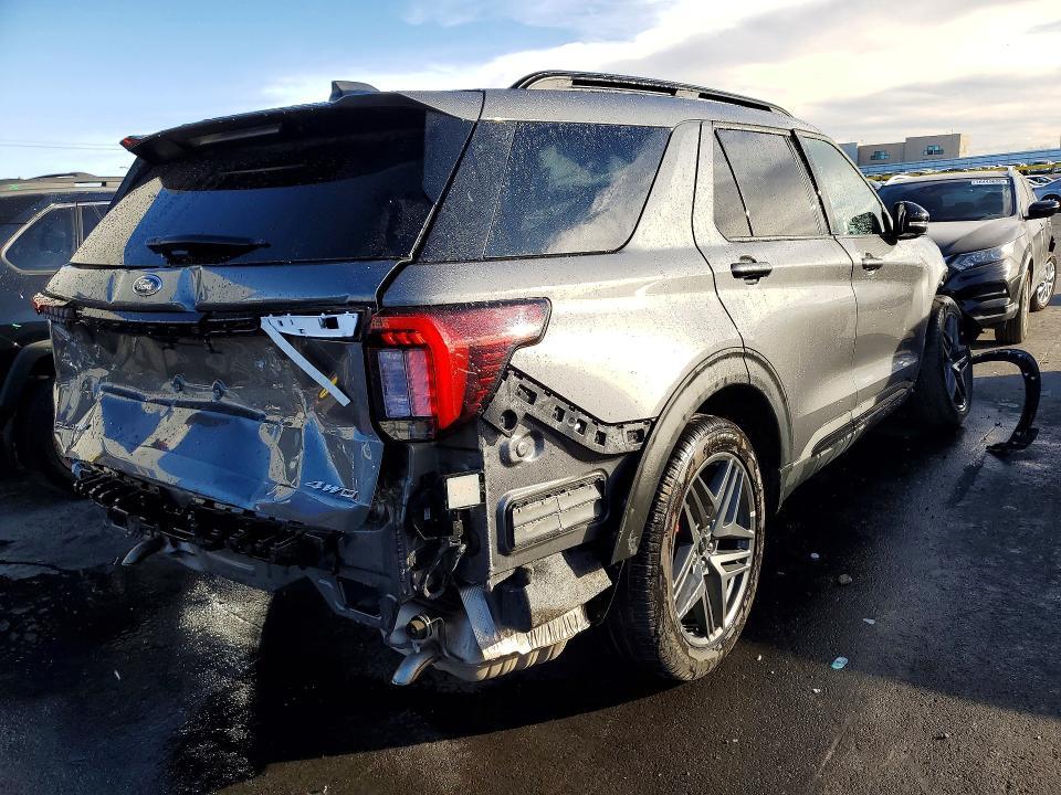 2025 Ford Explorer St-line