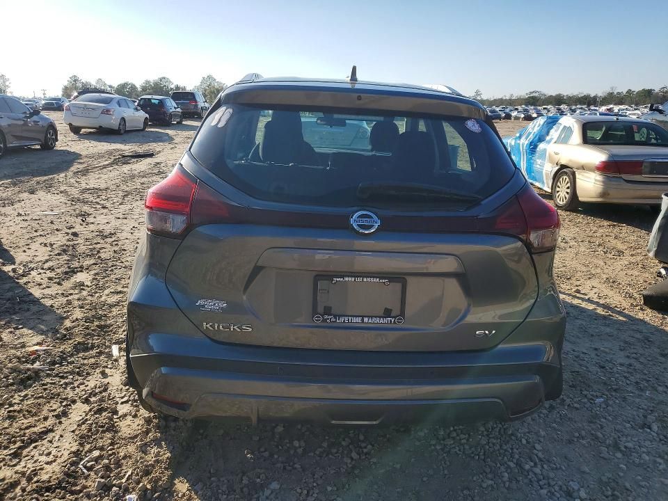 2021 Nissan Kicks sv