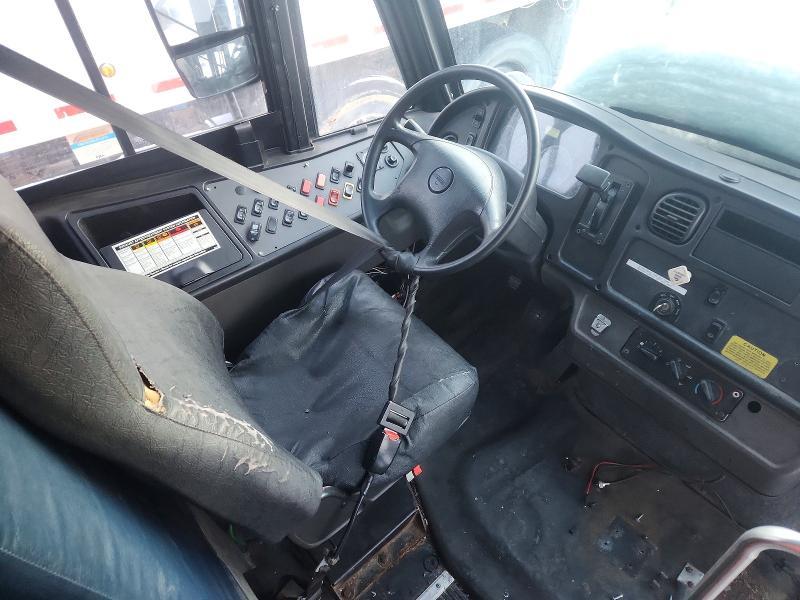 2011 Freigliner 2011 Thomas SAF-T-LINER C2-School Bus