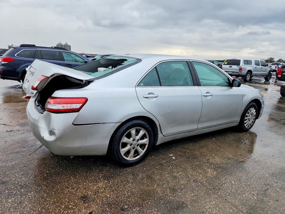 2010 Toyota Camry le