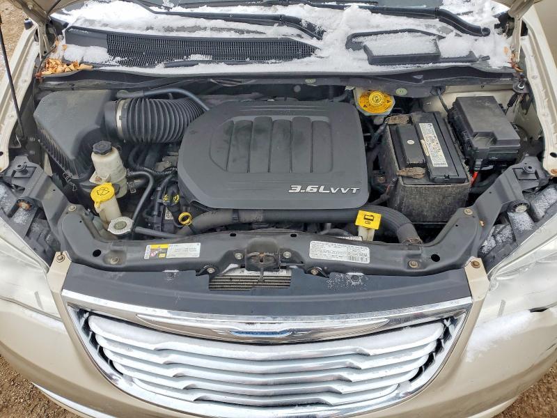 2013 Chrysler Town & Country Touring l