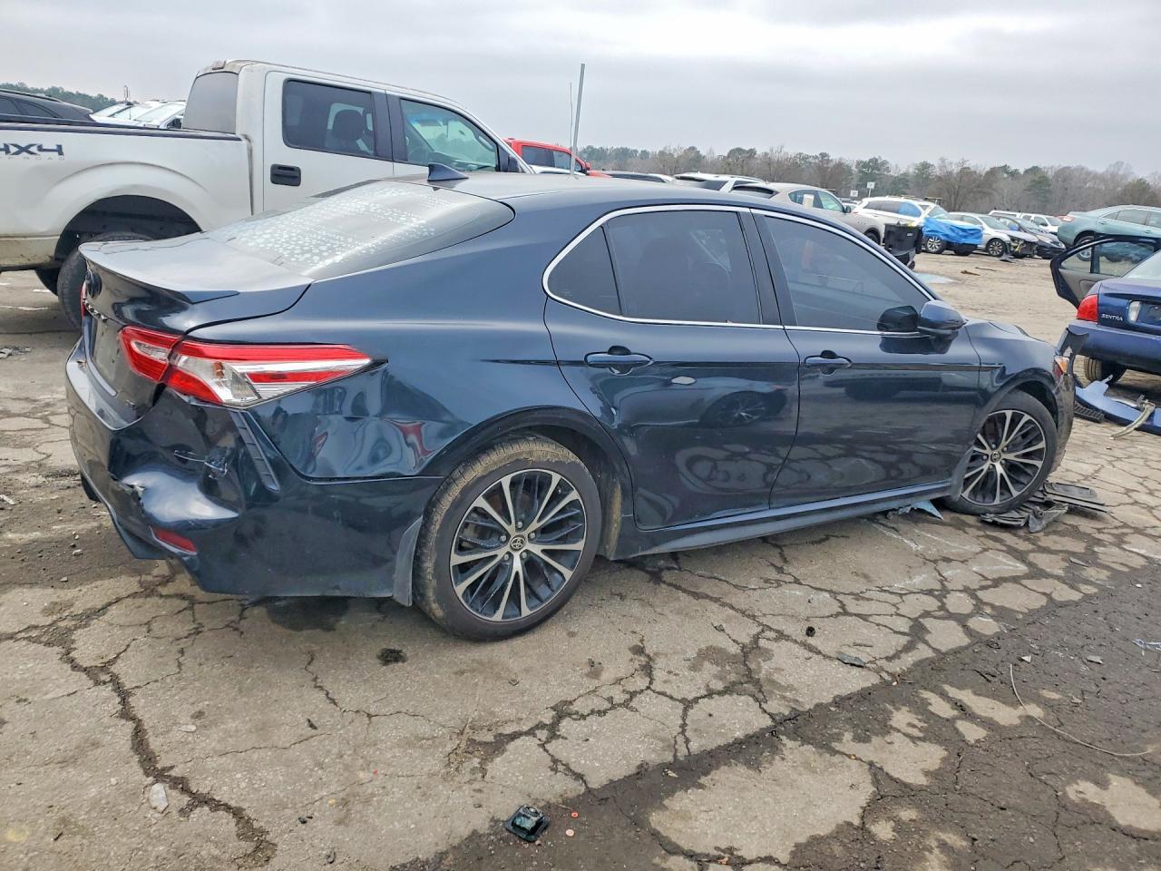 2020 Toyota Camry se