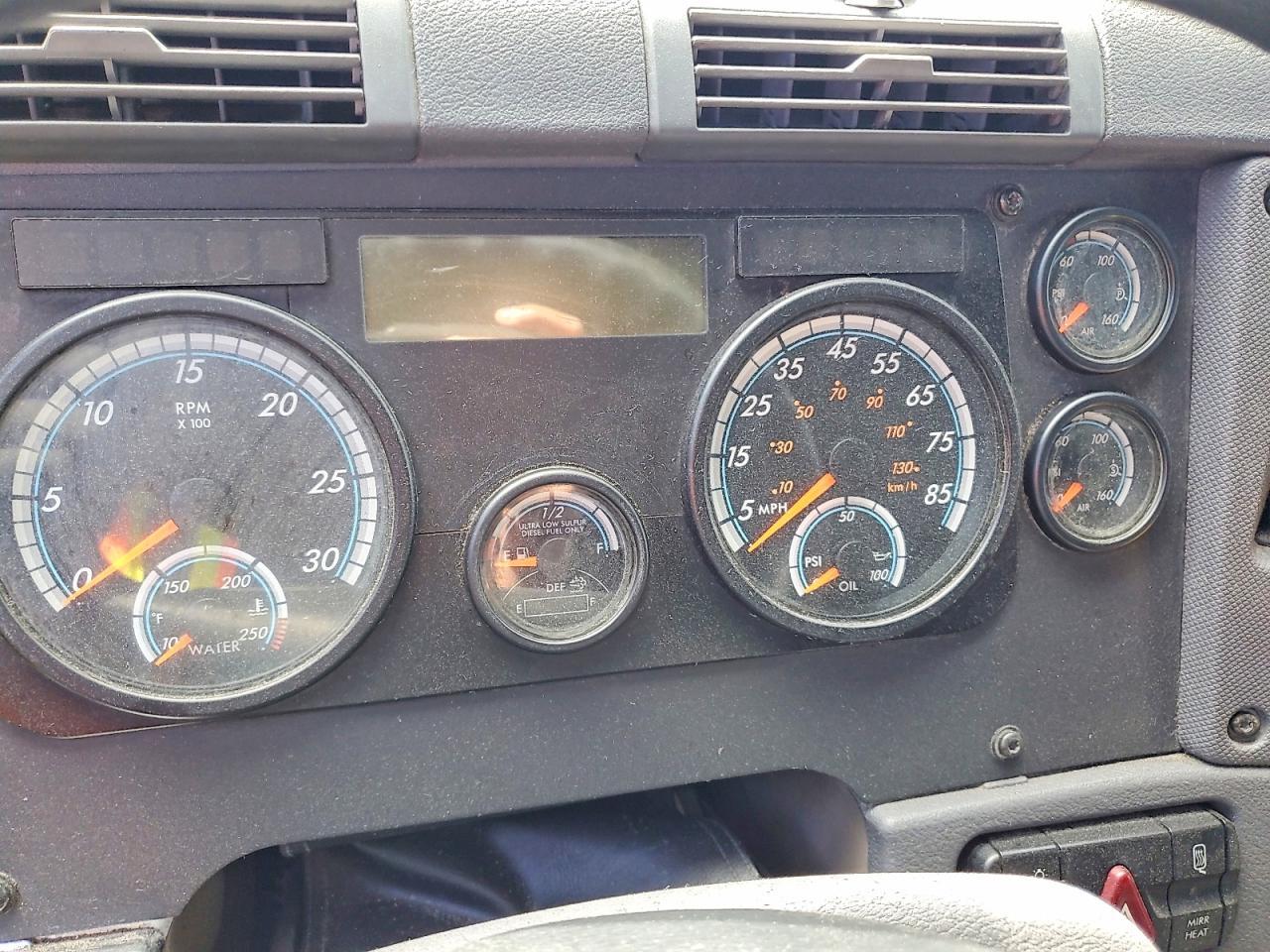 2017 Freightliner Cascadia 125 Semi Truck