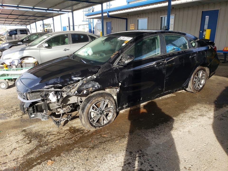 2023 KIA Forte lxs