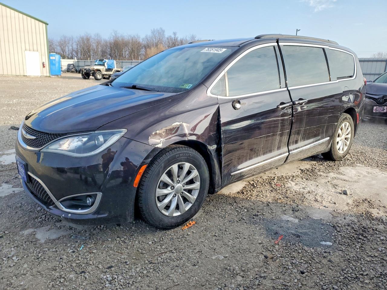 2017 Chrysler Pacifica Touring l