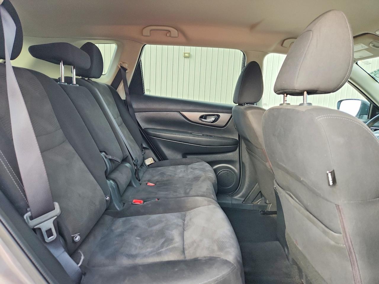2016 Nissan Rogue sv