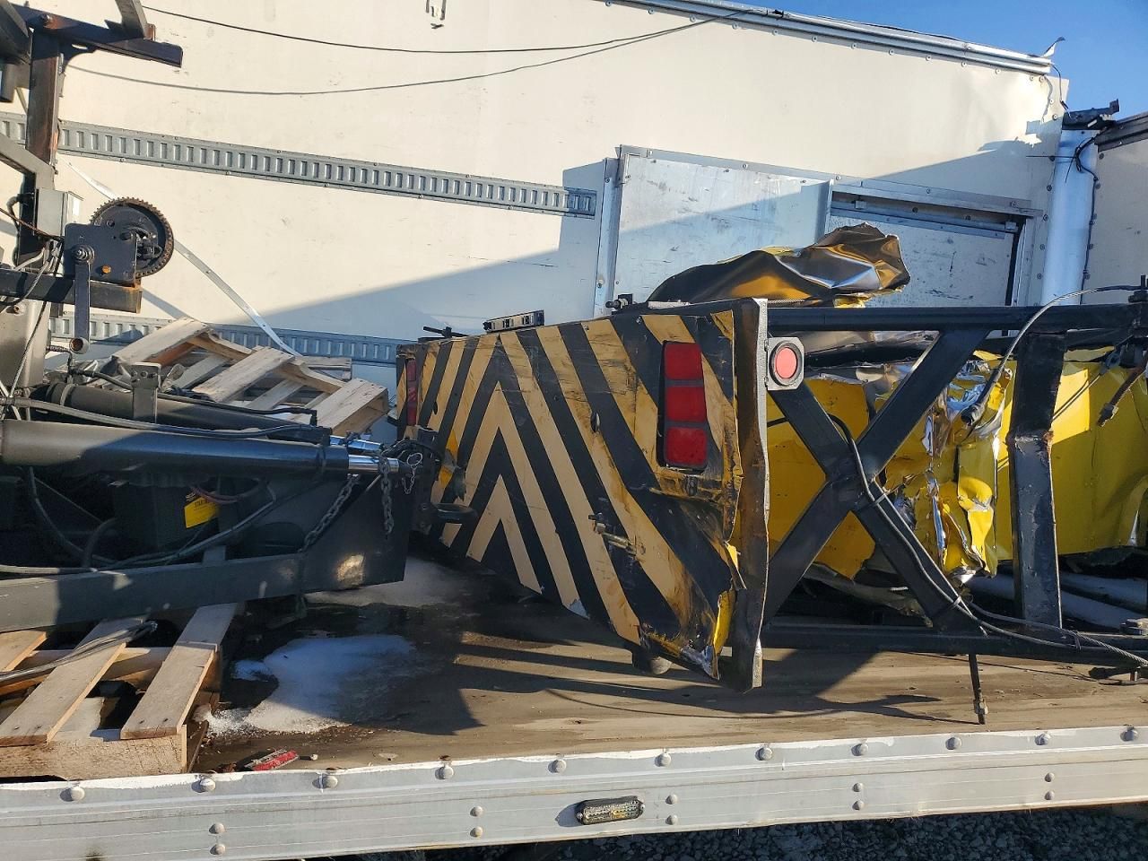 2013 Isuzu NPR HD BOX Truck