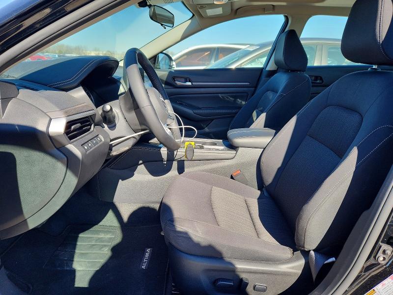 2025 Niss Altima 2.5 sv