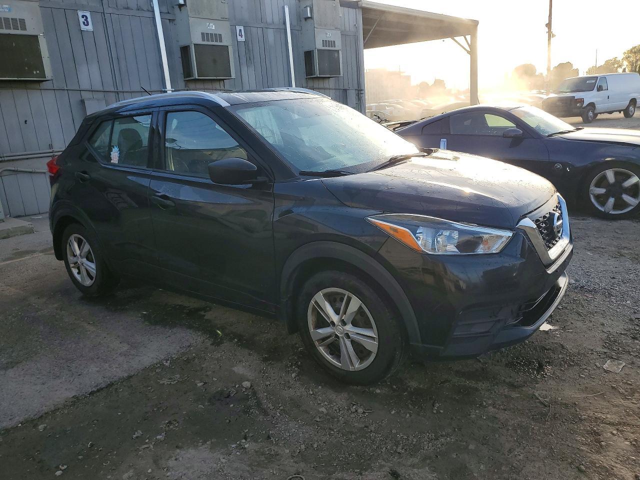 2019 Nissan Kicks s