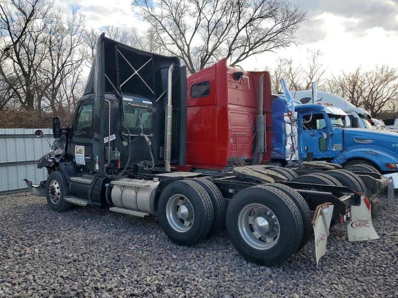 2015 Kenworth T680 Semi Truck