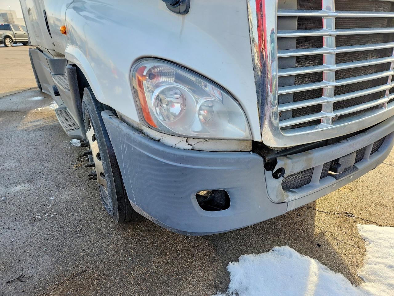 2016 Freightliner Cascadia 125 Semi Truck