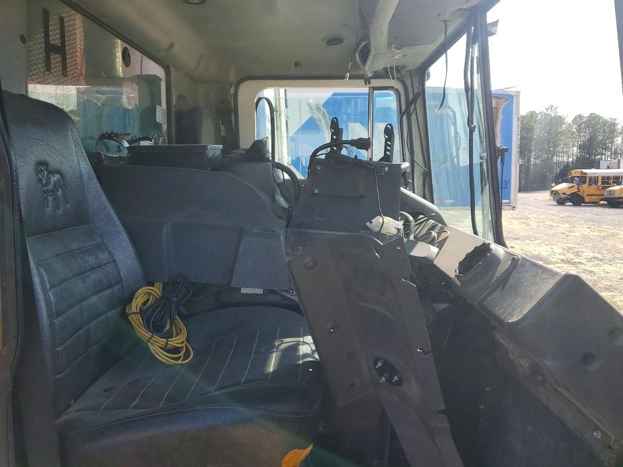 2009 Mack 600 MRU600