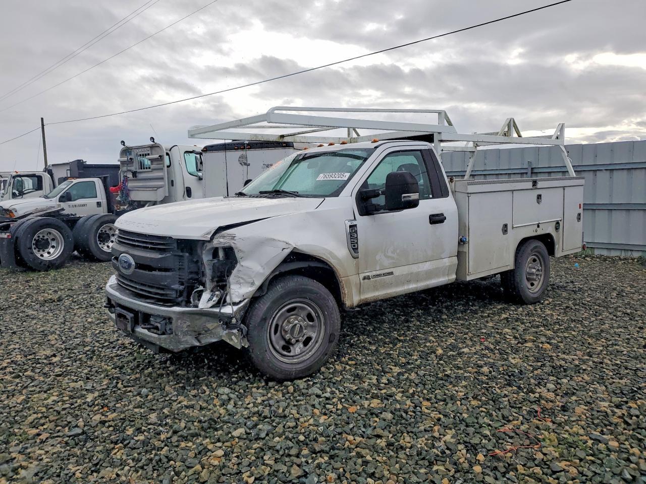 2017 Ford F350 Super Duty Utility / Service Truck