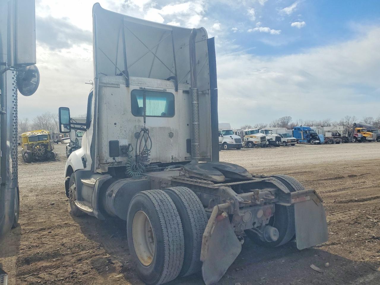 2016 Kenworth T680 Semi Truck
