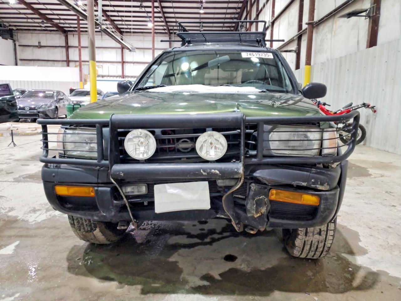 1996 Nissan Pathfinder xe