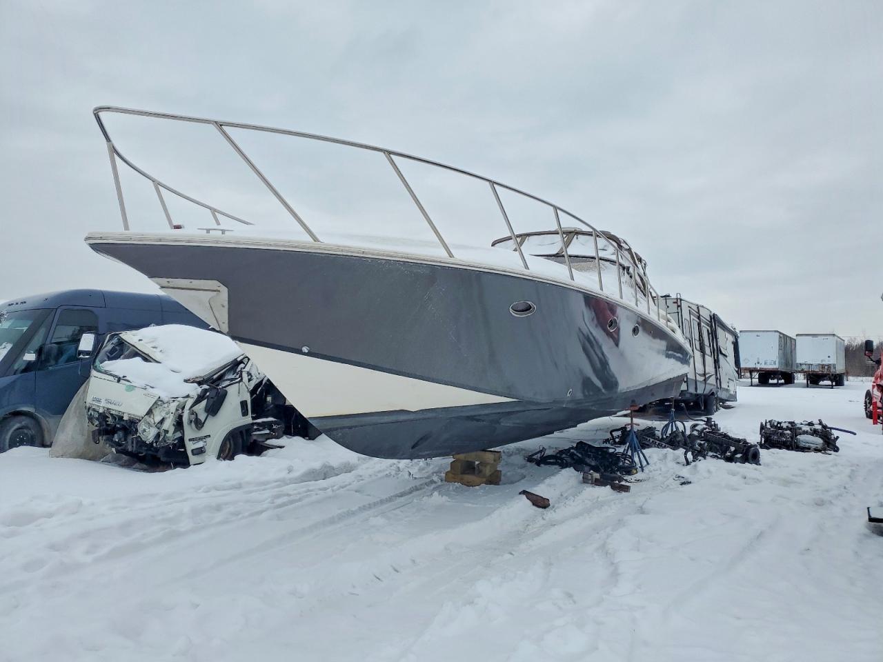 2005 Fountain Boat-Boat