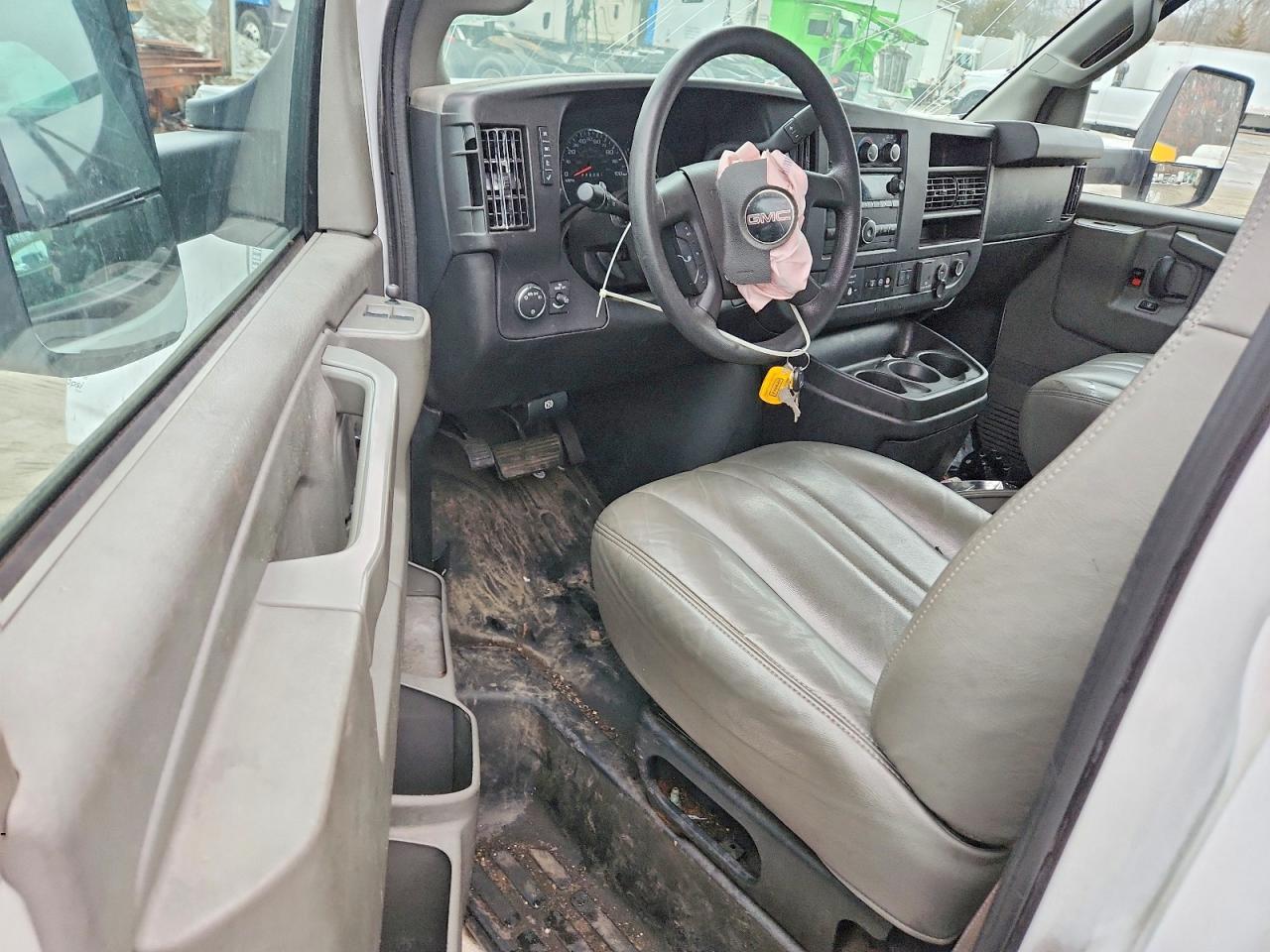 2021 GMC Savana BOX Truck