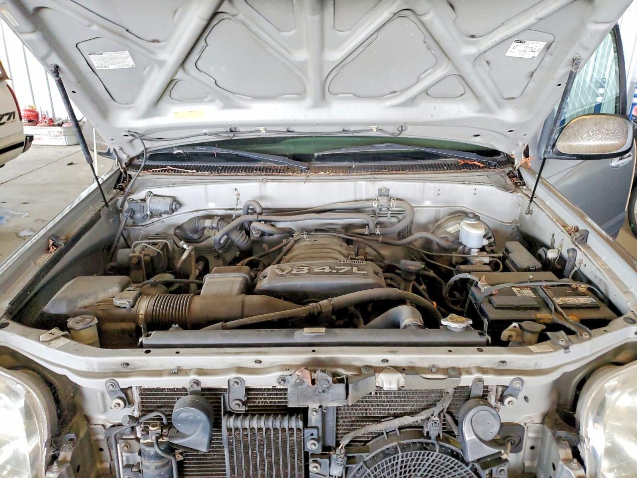 2004 Toyota Sequoia SR5