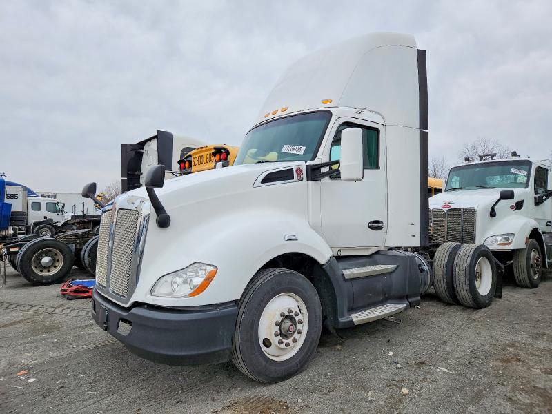 2016 Kenworth T680 Semi Truck