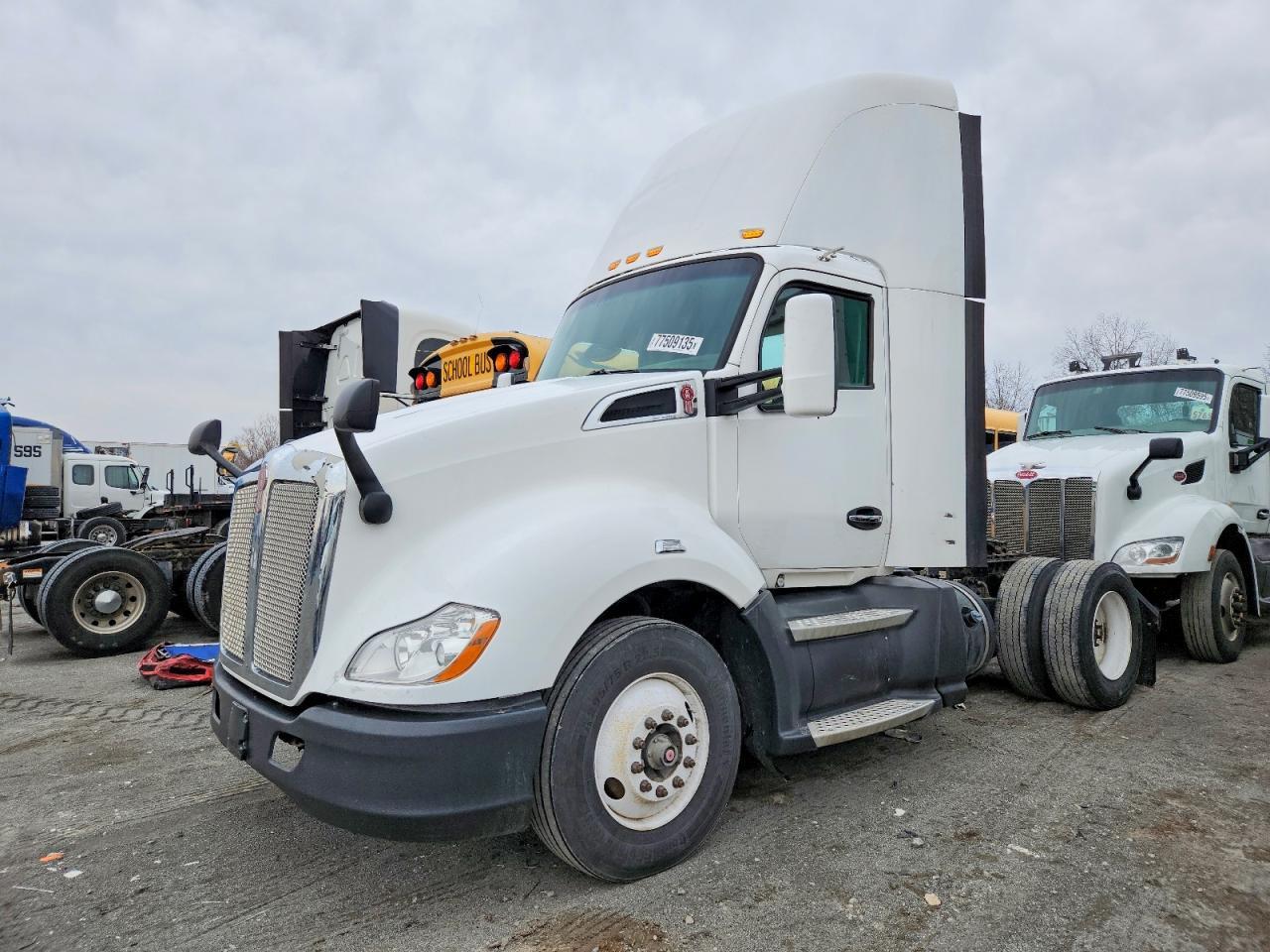 2016 Kenworth T680 Semi Truck