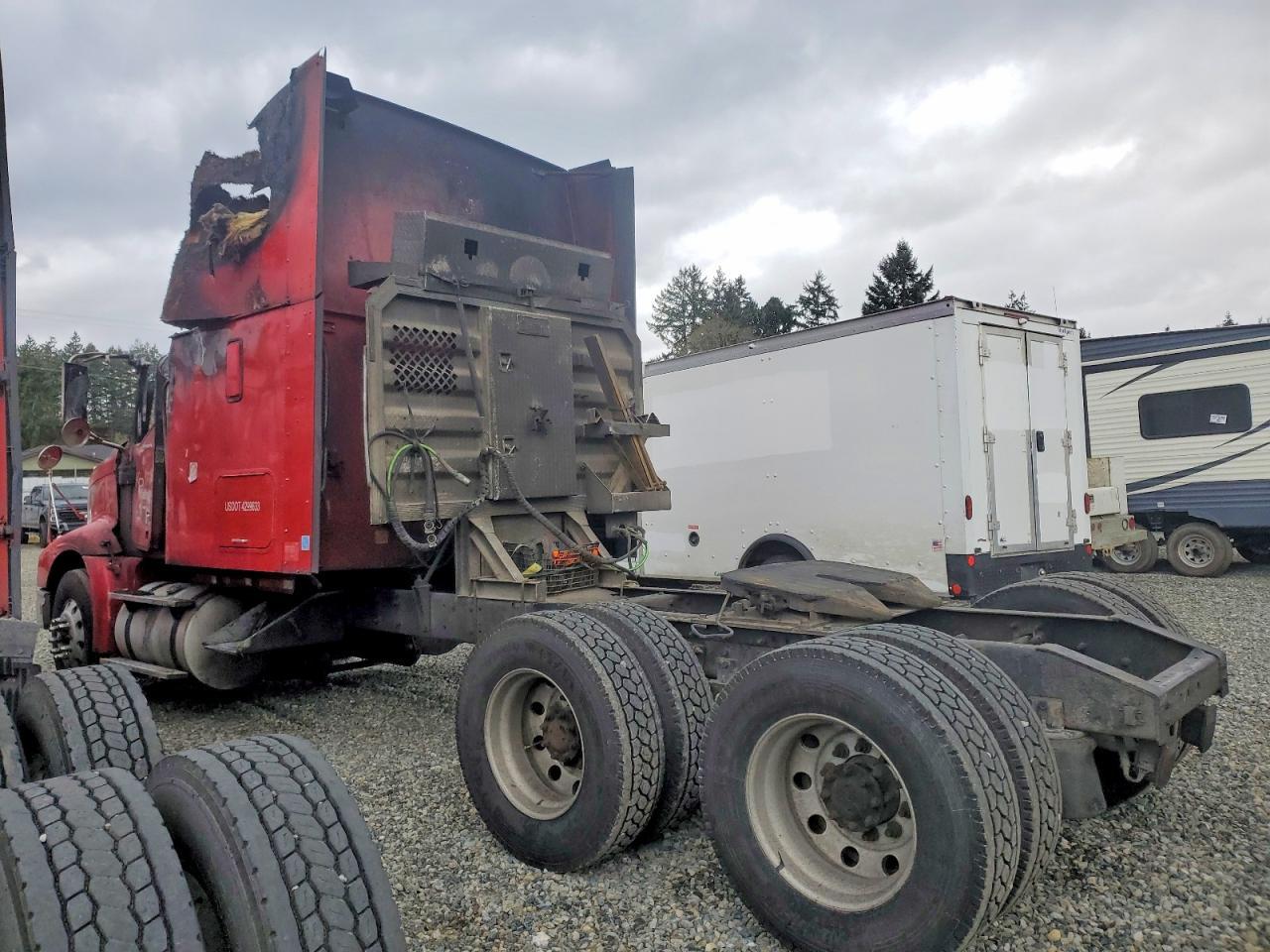 2005 International 9200I Semi Truck