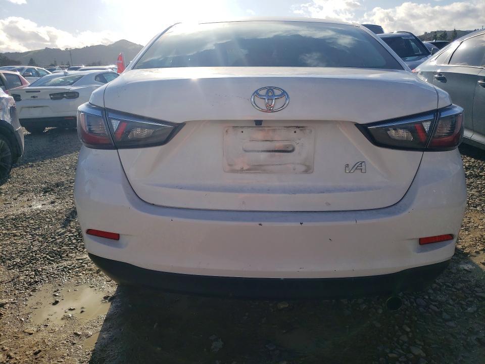 2017 Toyota Yaris ia