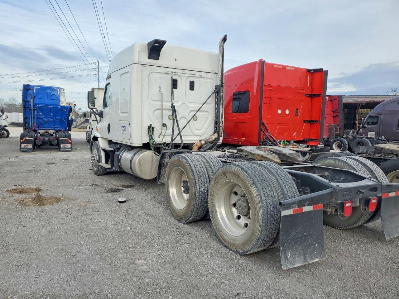 2016 Freightliner Cascadia 113 Semi Truck