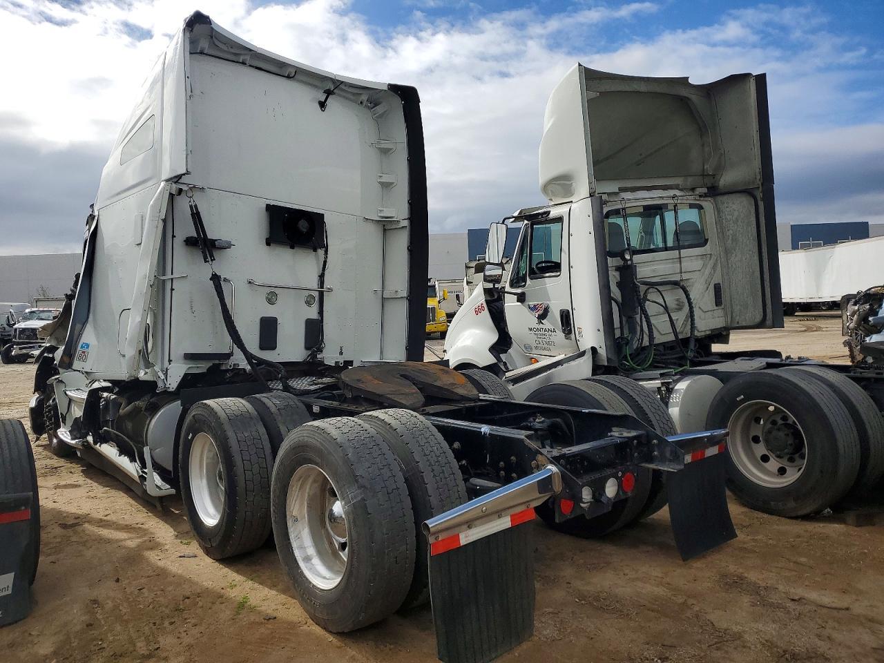 2019 Kenworth T680 Semi Truck