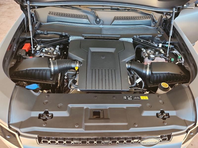 2025 Land Rover Defender Octa