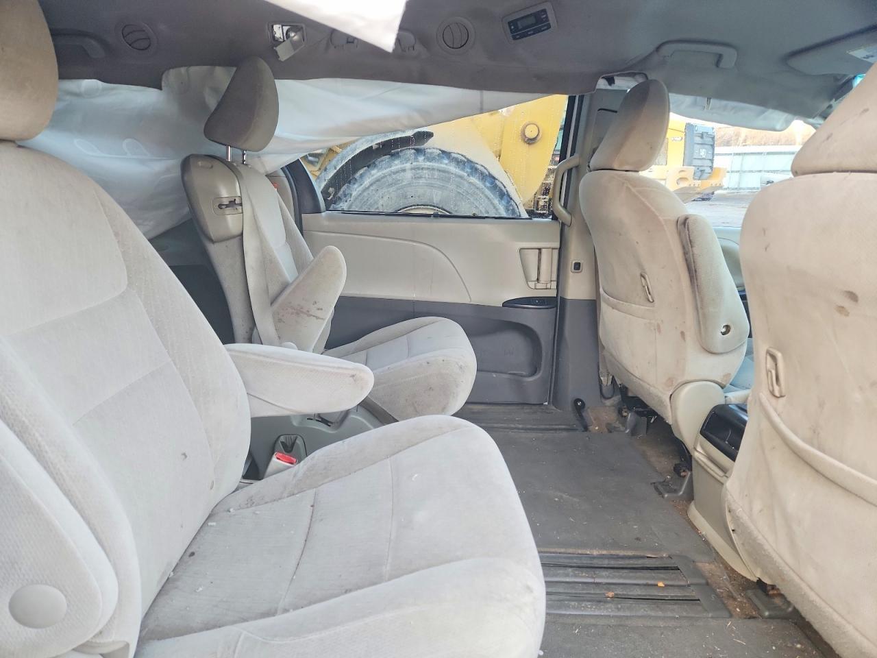 2016 Toyota Sienna le 8-passenger