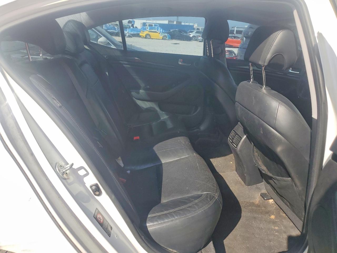 2015 KIA Cadenza Premium