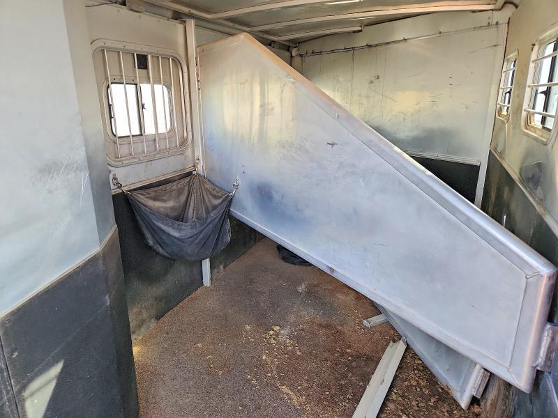 2002 Exiss 2002 Exxiss GNHC-718-T Horse Trailer