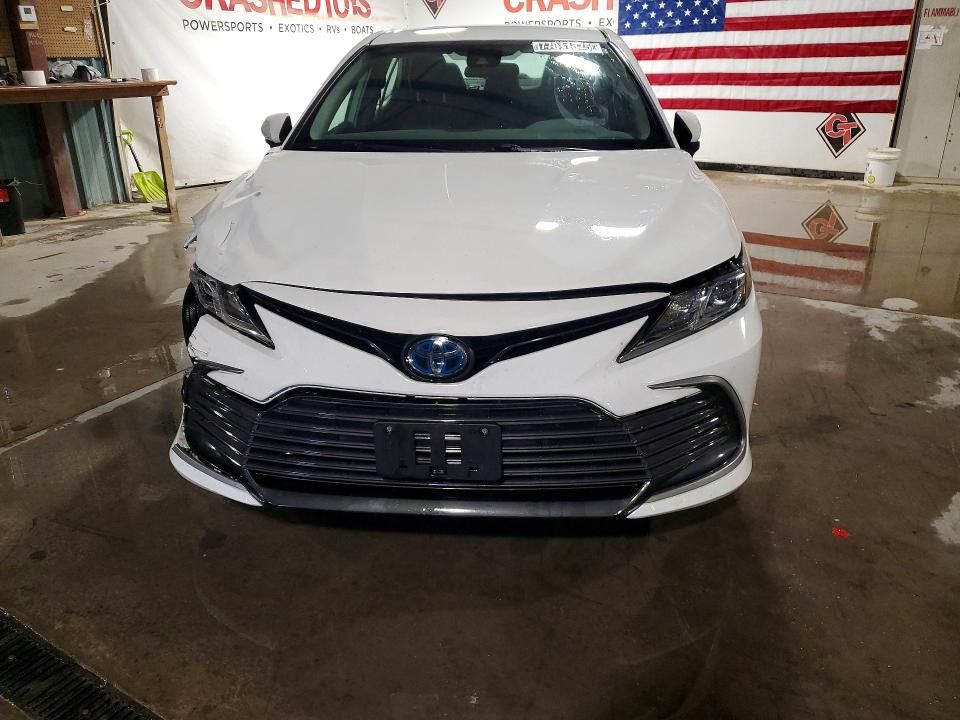 2023 Toyota Camry Hybrid le