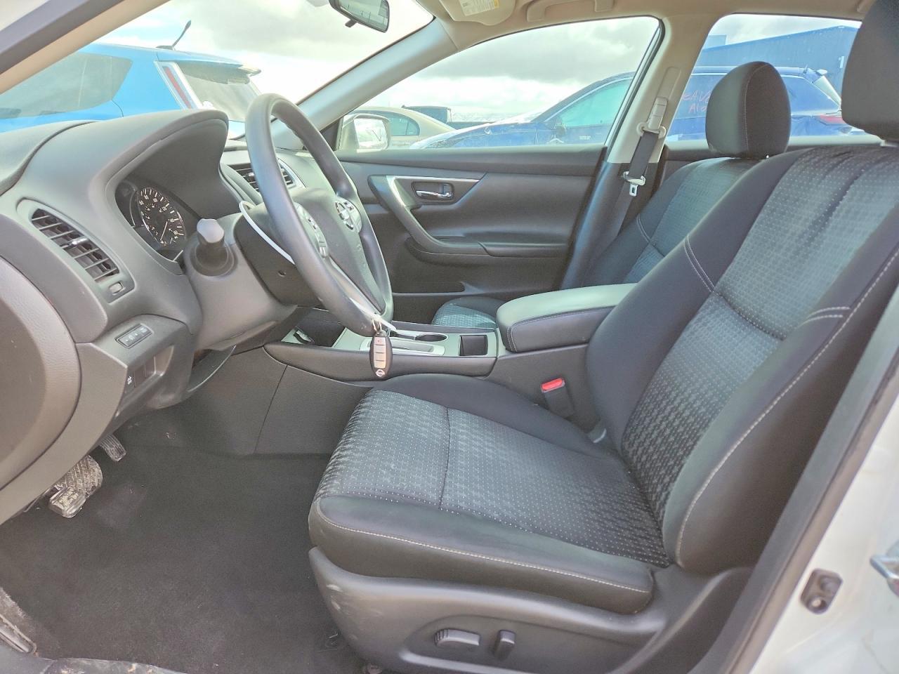 2016 Niss Altima 2.5 s