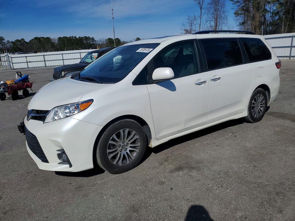 2020 Toyota Sienna xle 8-passenger