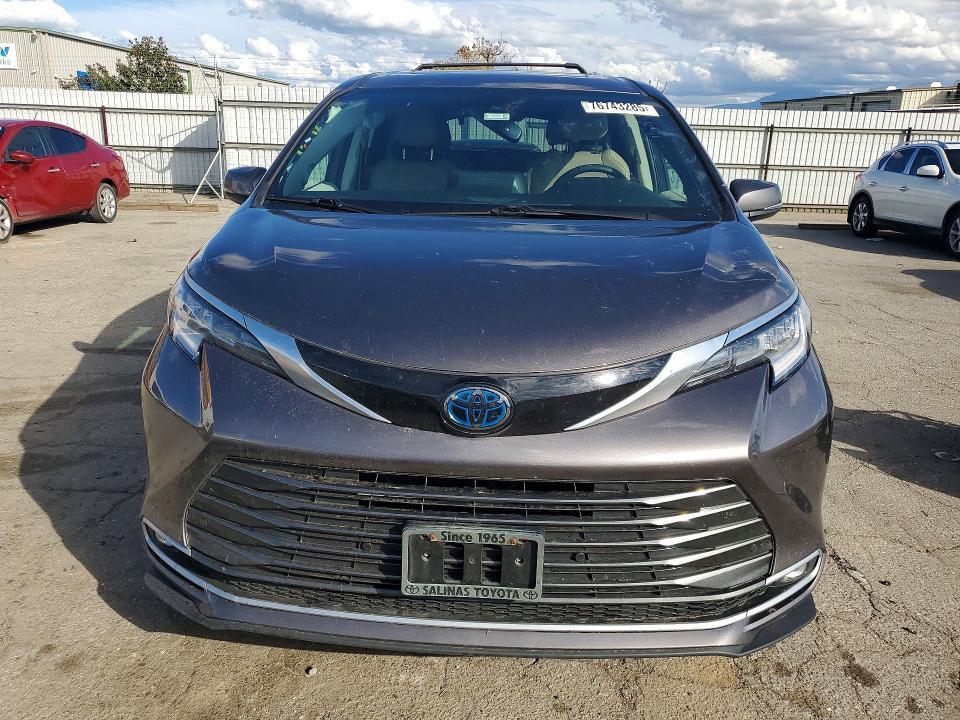 2022 Toyota Sienna Limited