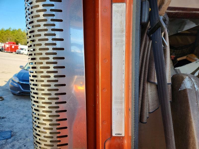 2013 Freightliner Coronado Semi Truck