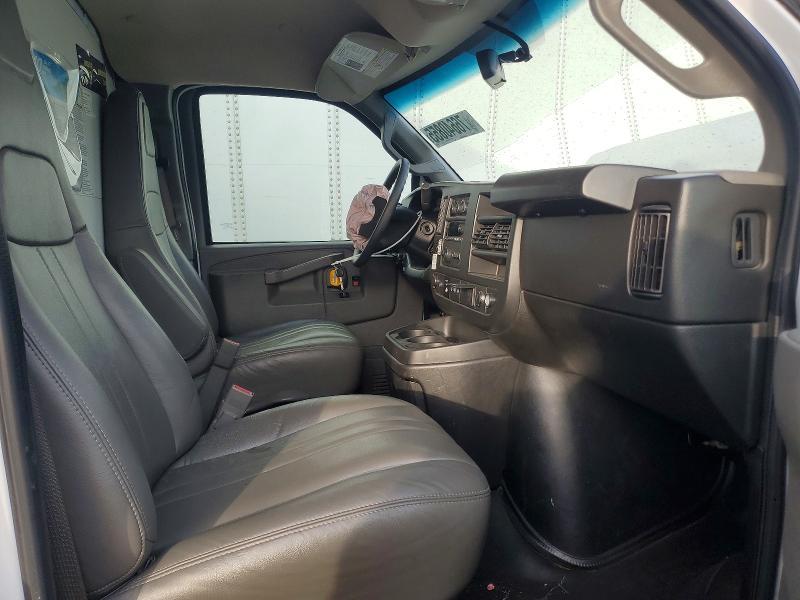 2023 GMC Savana CUT-BOX Truck