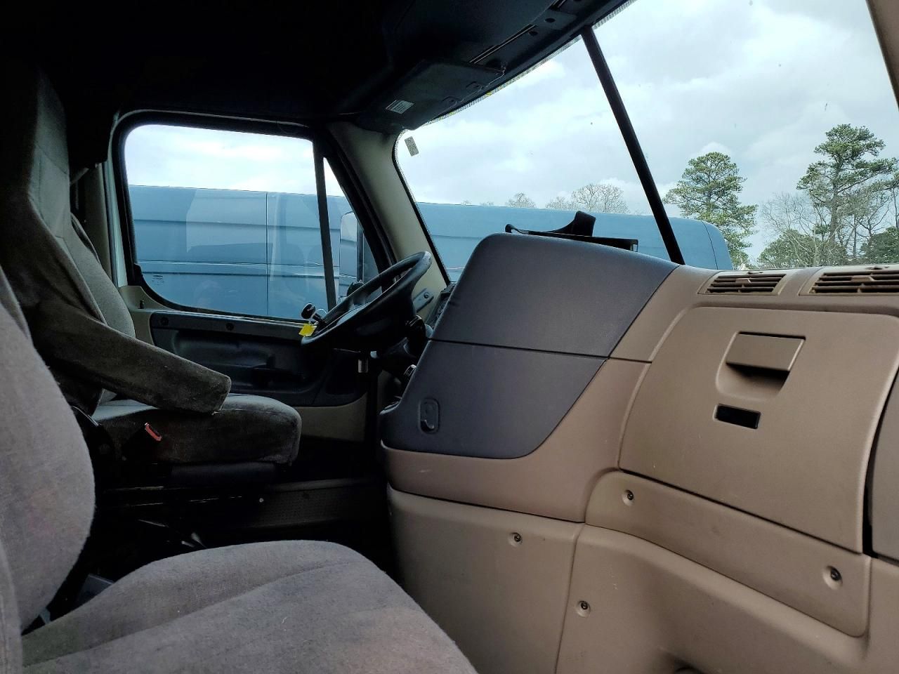 2016 Freightliner Cascadia 116 Semi Truck