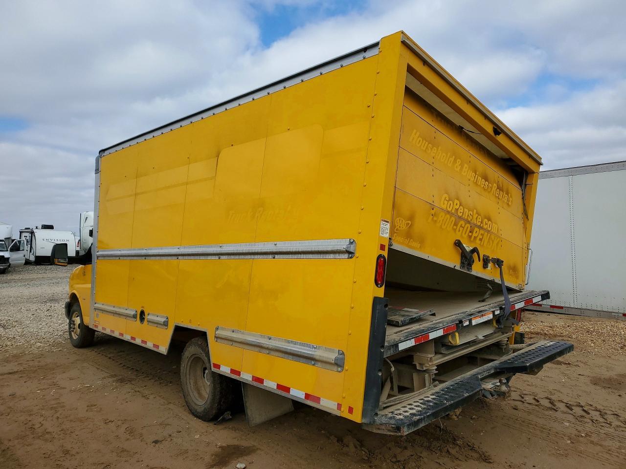 2023 GMC Savana BOX Truck