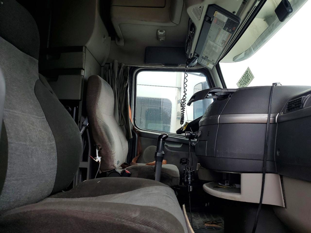 2010 Volvo VN VNL