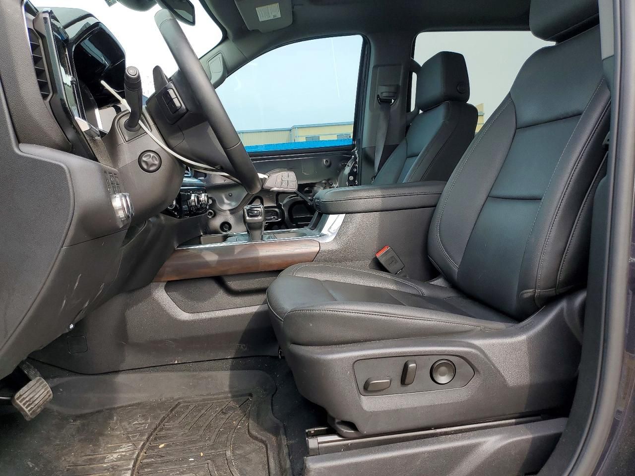 2024 GMC Sierra K1500 slt