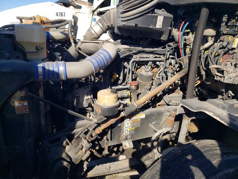 2015 Ptrb 2015 Peterbilt 579 Semi Truck