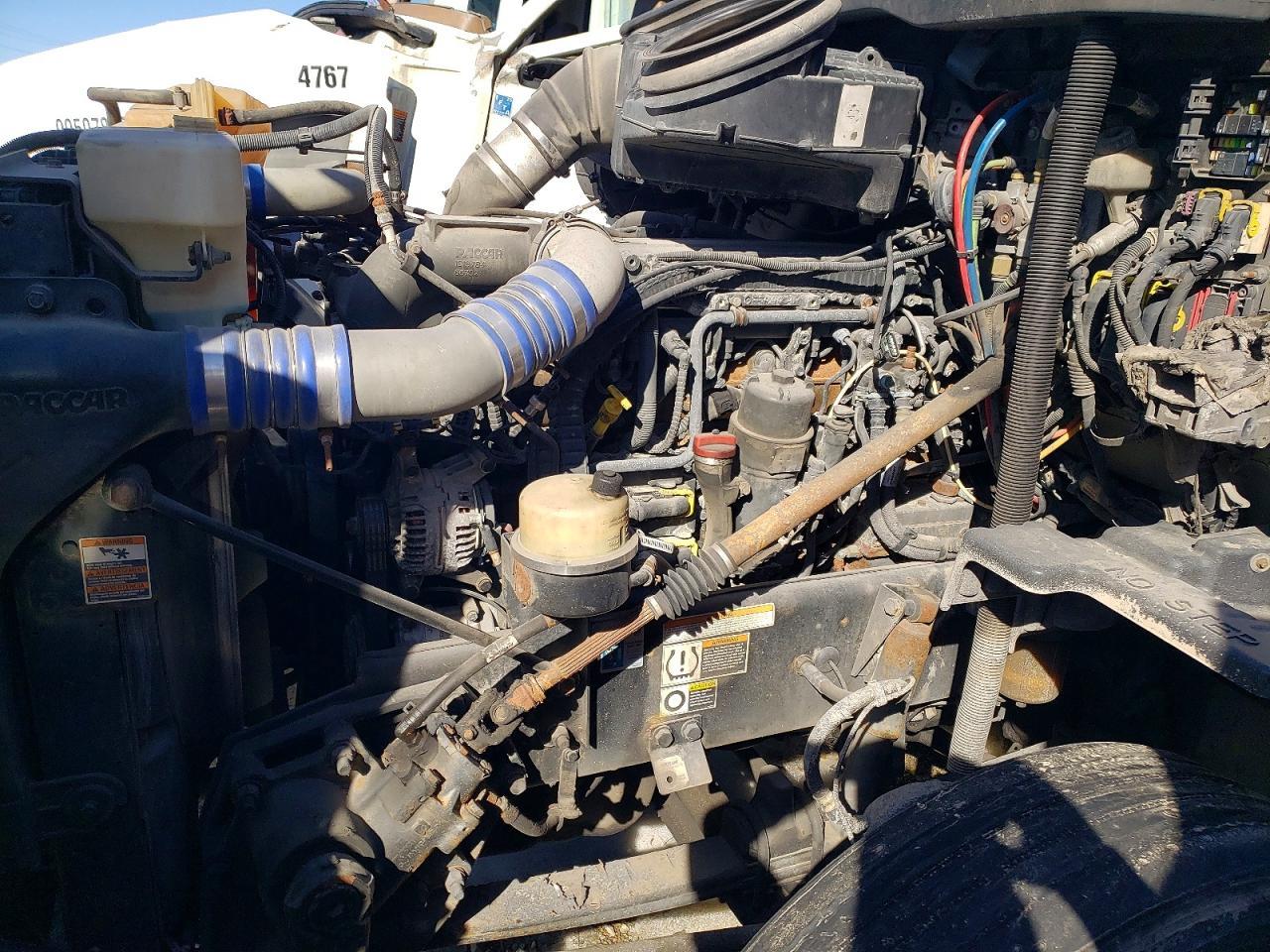 2015 Ptrb 2015 Peterbilt 579 Semi Truck