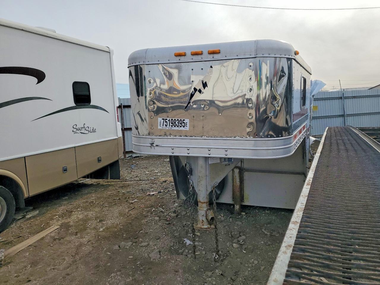 2000 Mobilive 2001 Featherlite Livestock Trailer