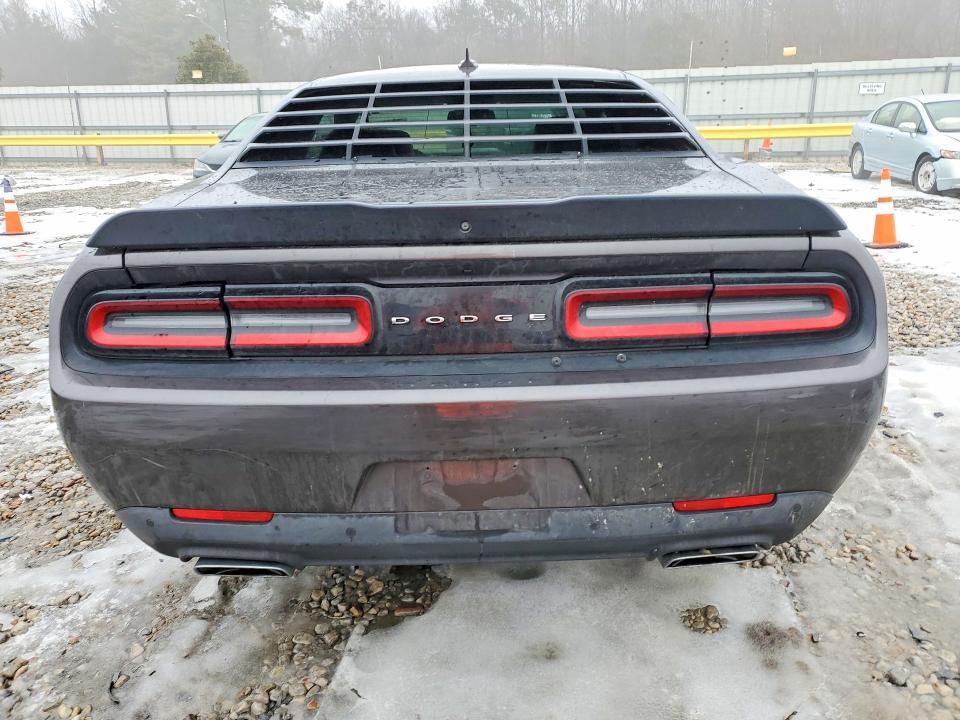 2016 Dodge Challenger r
