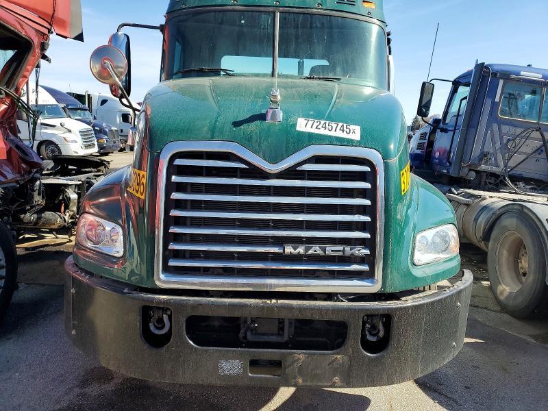 2018 Mack Cxu613 Semi Truck
