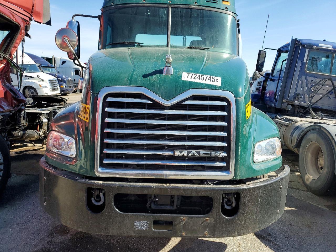 2018 Mack CXU613 Semi Truck