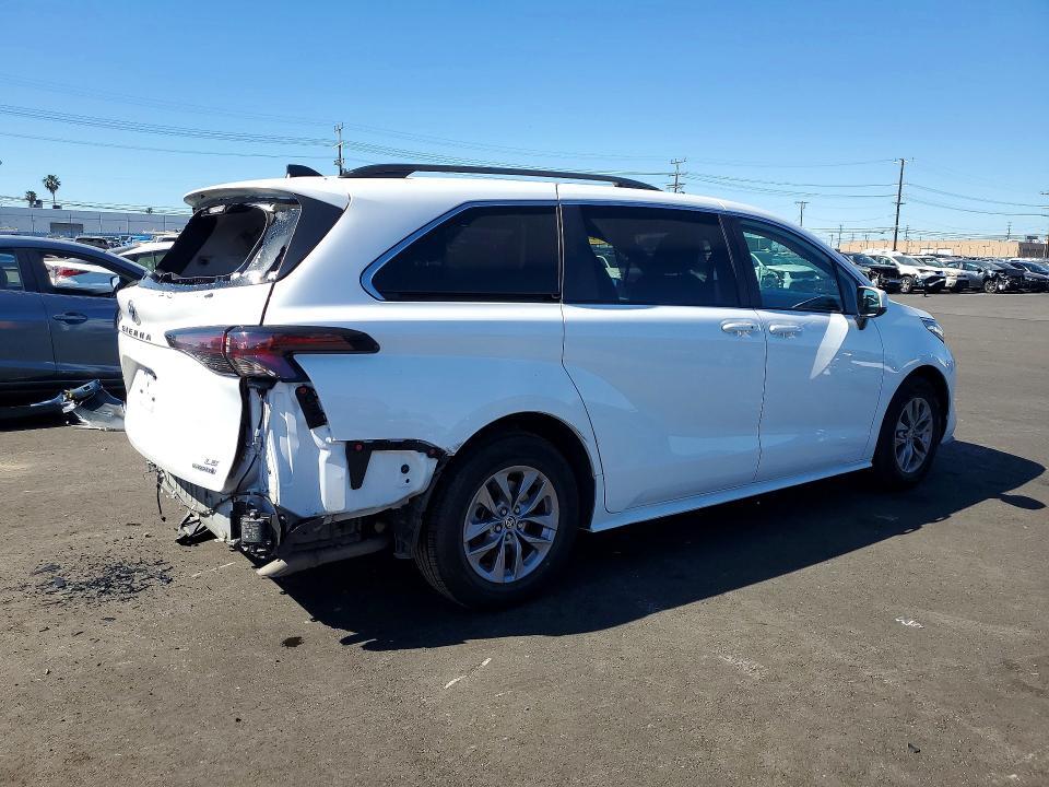 2023 Toyota Sienna le 8-passenger